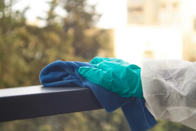 Gründliche Detailreinigung mit Mikrofasertuch